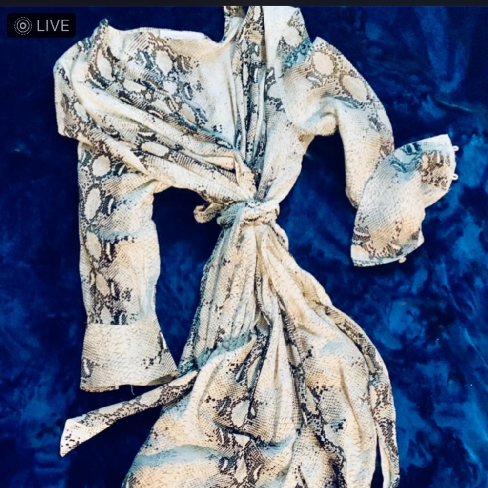 From meeting to dinner dress